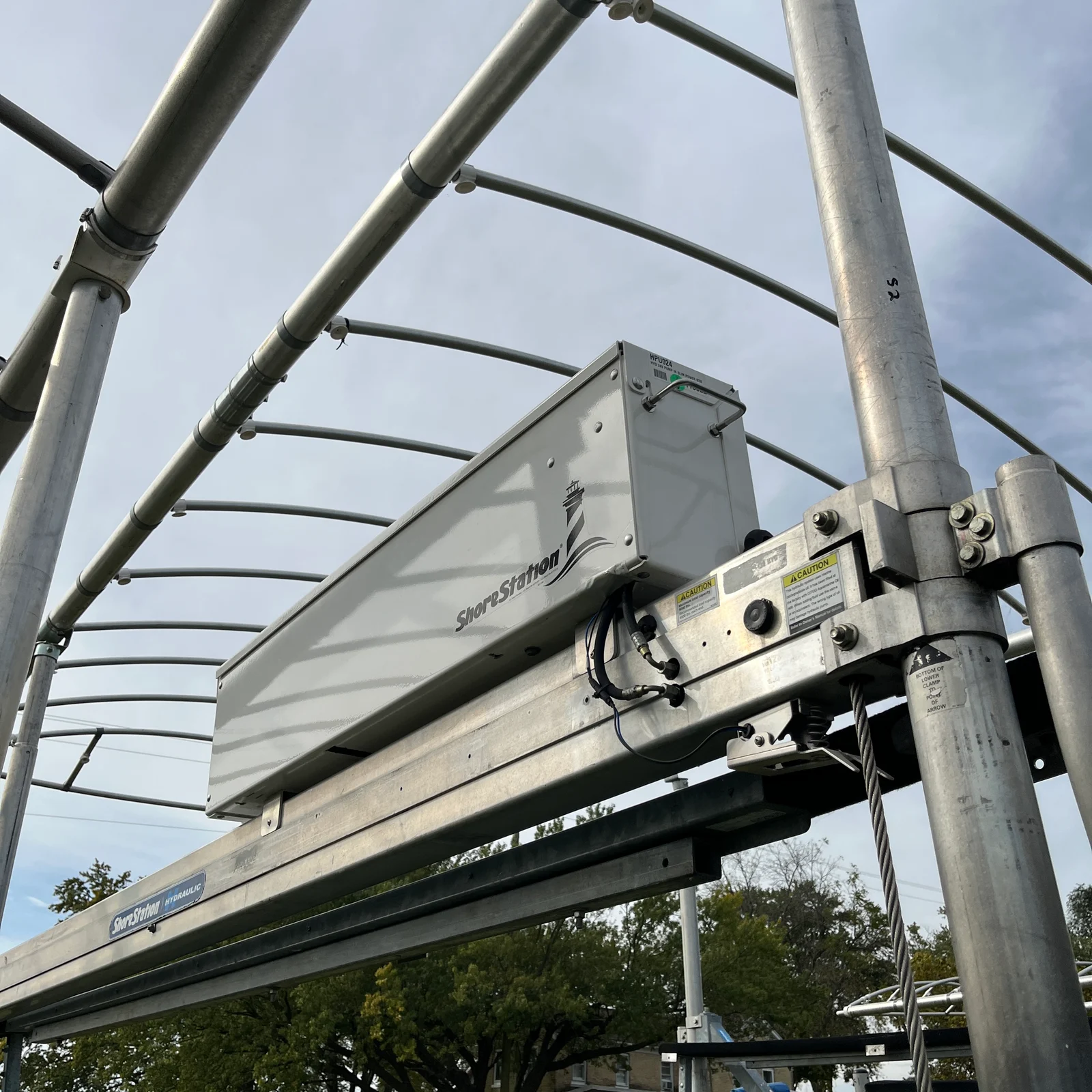Shorestation 9000 lb. (SSV90132HS)- No canopy, AC Hydro, V-Hull wood bunks, Left Set